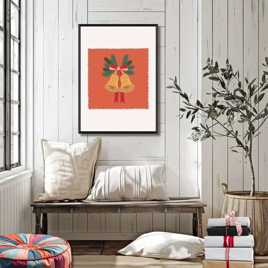 Denne plakaten "Gylne Juleklokker" fanger essensen av juletradisjoner med sine skinnende klokker dekorert med røde bånd og granbar. Illustrasjonsfoto viser plakat i sort ramme.