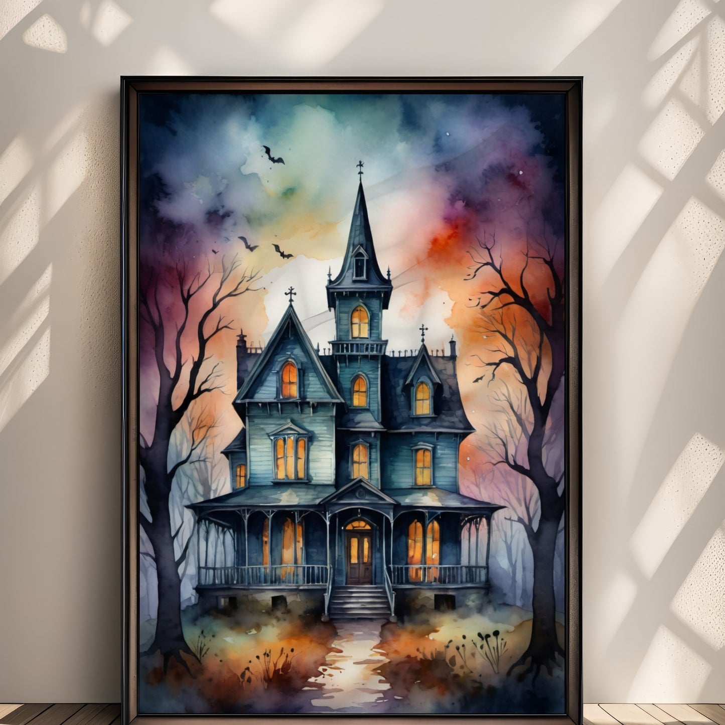 “Haunted Manor” viser et gotisk herskapshus i skumring, med varme lys i vinduene og nakne trær i silhuett. Illustrasjon viser plakat uten hvit kant i sort ramme.