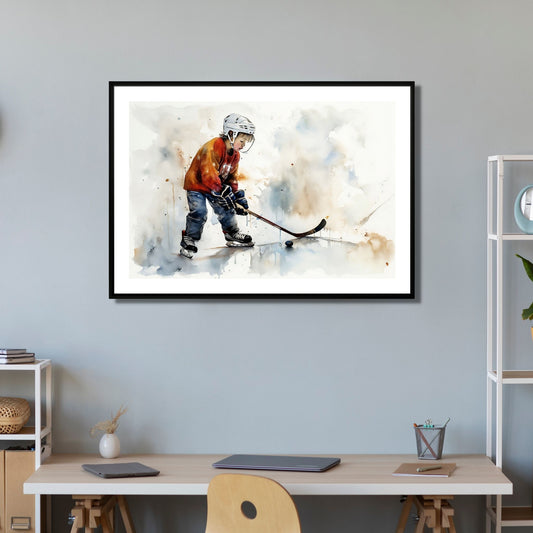 Grafisk akvarell av en gutt i rød genser som spiller ishockey. Illustrasjon av motivet i sort ramme på en vegg på et barnerom.