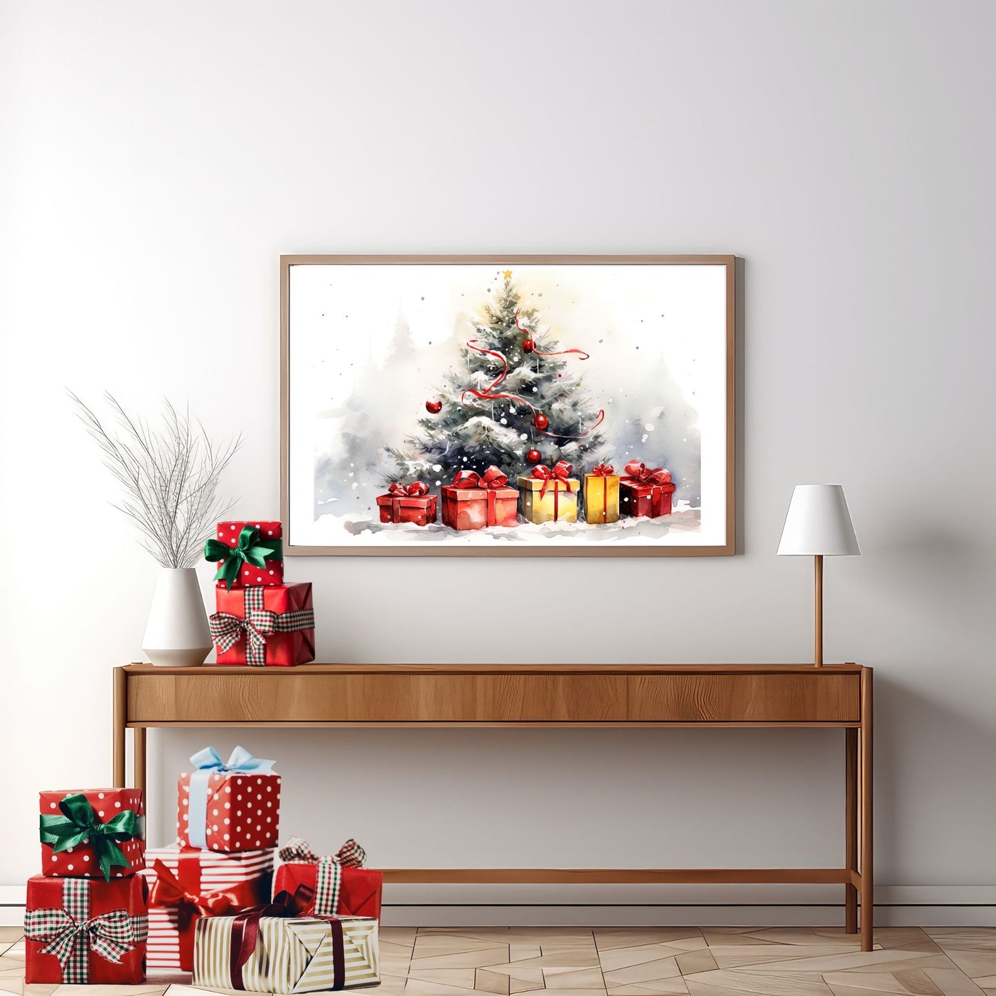 Juletre med julepynt og julepakker som står ute i snøen. Illustrasjonen viser motivet som plakat i eike ramme som henger på en vegg over en sjenk.