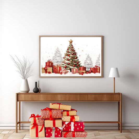 Juletre med julepynt og julepakker som står ute i snøen. Illustrasjonen viser motivet som plakat i eike ramme som henger på en vegg over en sjenk.