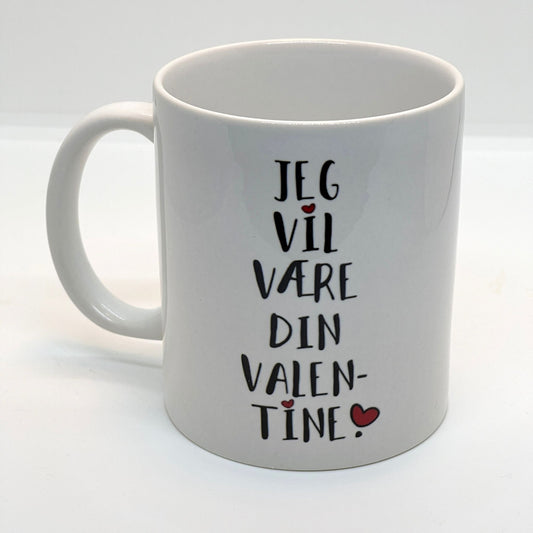 Dette romantiske kruset har en søt håndtegnet illustrasjon av et omfavnende par med røde ballonger, kombinert med en leken og kjærlighetsfylt typografi.