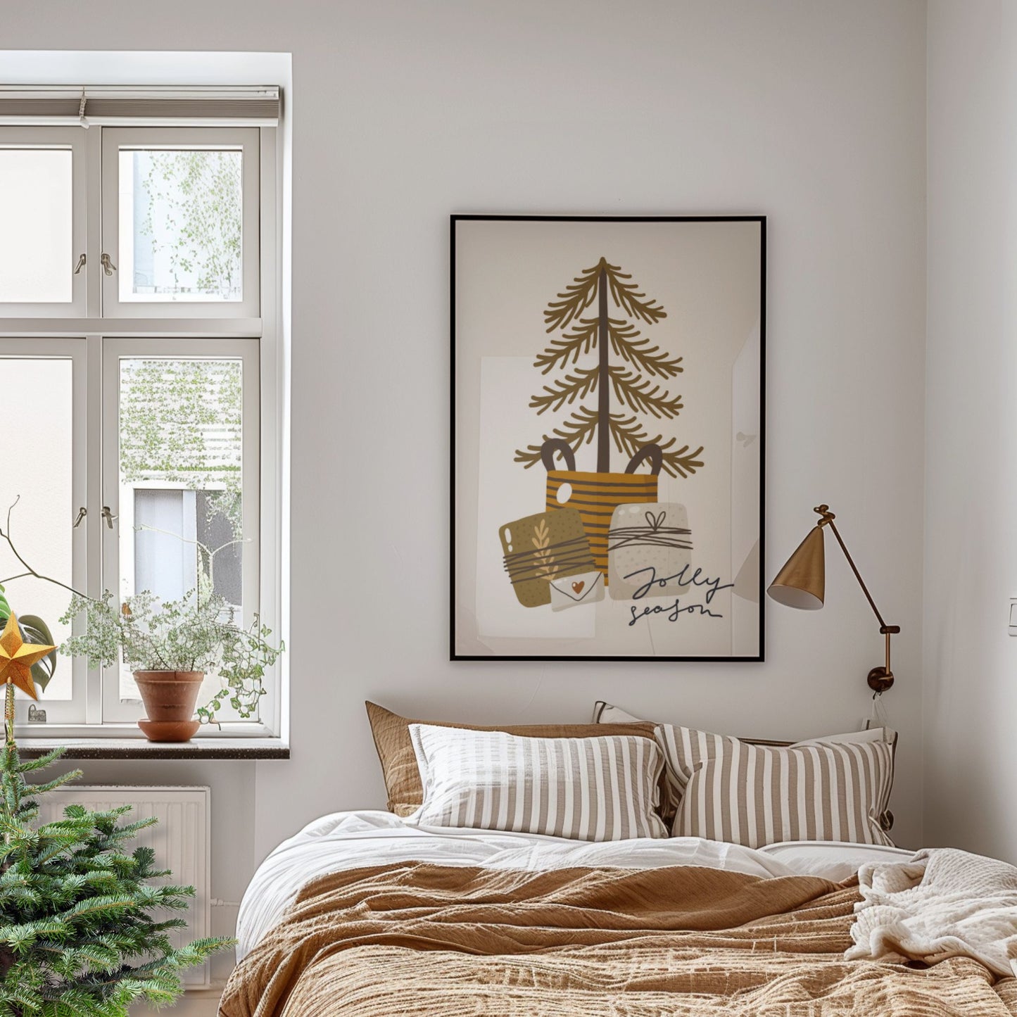 Et sjarmerende julemotiv med teksten Jolly Season, hvor treet og gavene danner et naturlig midtpunkt. Illustrasjon viser plakat i sort ramme.