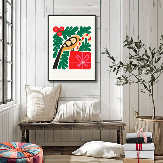"Julefugl med Gave" viser en liten fugl som sitter på en gave, omgitt av julegrønt og bær. Illustrasjonsfoto viser plakat i sort ramme.