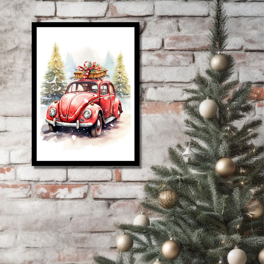 Plakat og lerret med grafisk julemotiv av gammel, rød volkswagen boble. Bilen kjører i en skog, og på taket er den lastet med juledekorasjoner. På bildet henger motivet som plakaten i en sort ramme på en murvegg ved siden av et juletre.
