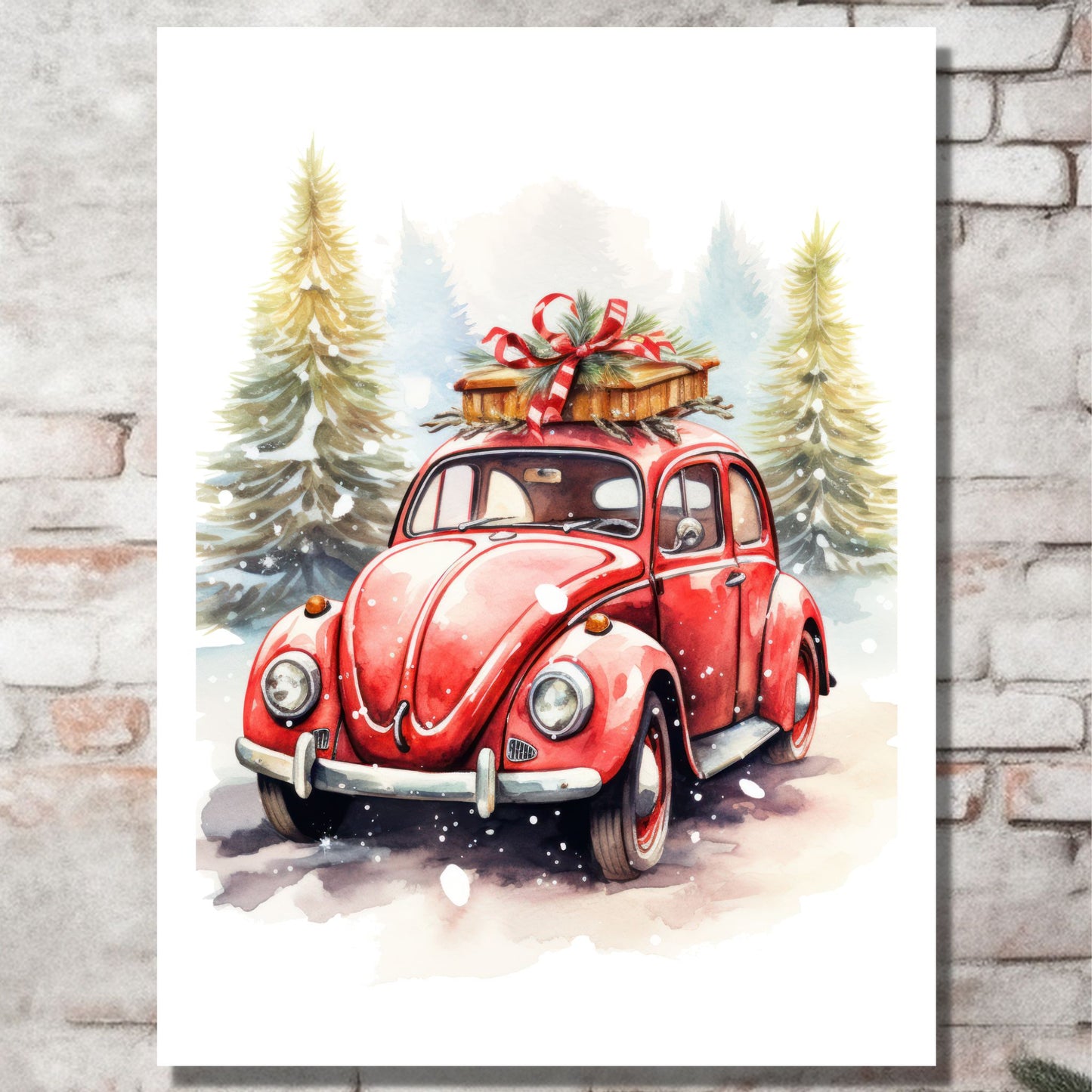 Plakat og lerret med grafisk julemotiv av gammel, rød volkswagen boble. Bilen kjører i en skog, og på taket er den lastet med juledekorasjoner. På bildet henger motivet på lerret på en murvegg.