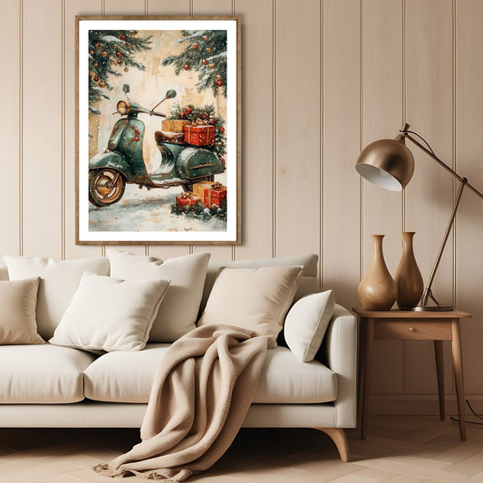 Dette vintage-inspirerte motivet viser en klassisk Vespa fylt med gaver og pyntet med julegrønt, perfekt for å tilføre en festlig atmosfære med en moderne vri. Illustrasjon viser motivet som plakat med hvit kant i lys ramme
