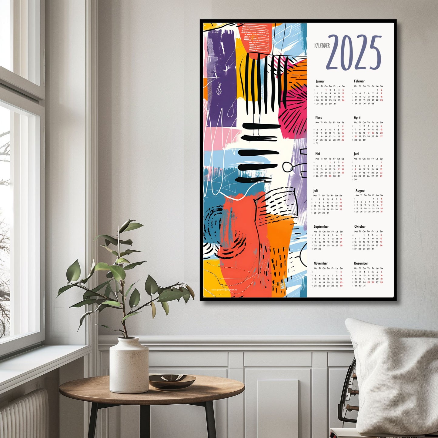 Planlegg året med stil med Kalender 2025! Kalenderen er både funksjonell og dekorativ, og passer perfekt på veggen. Ilustrasjonsfoto viser kalender i sort ramme.