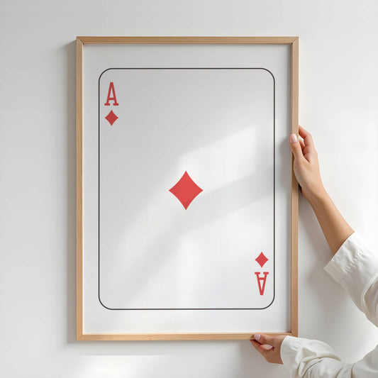 KORTSTOKK Ruter Ess Plakat i eik ramme på vegg – stilren plakat i ramme