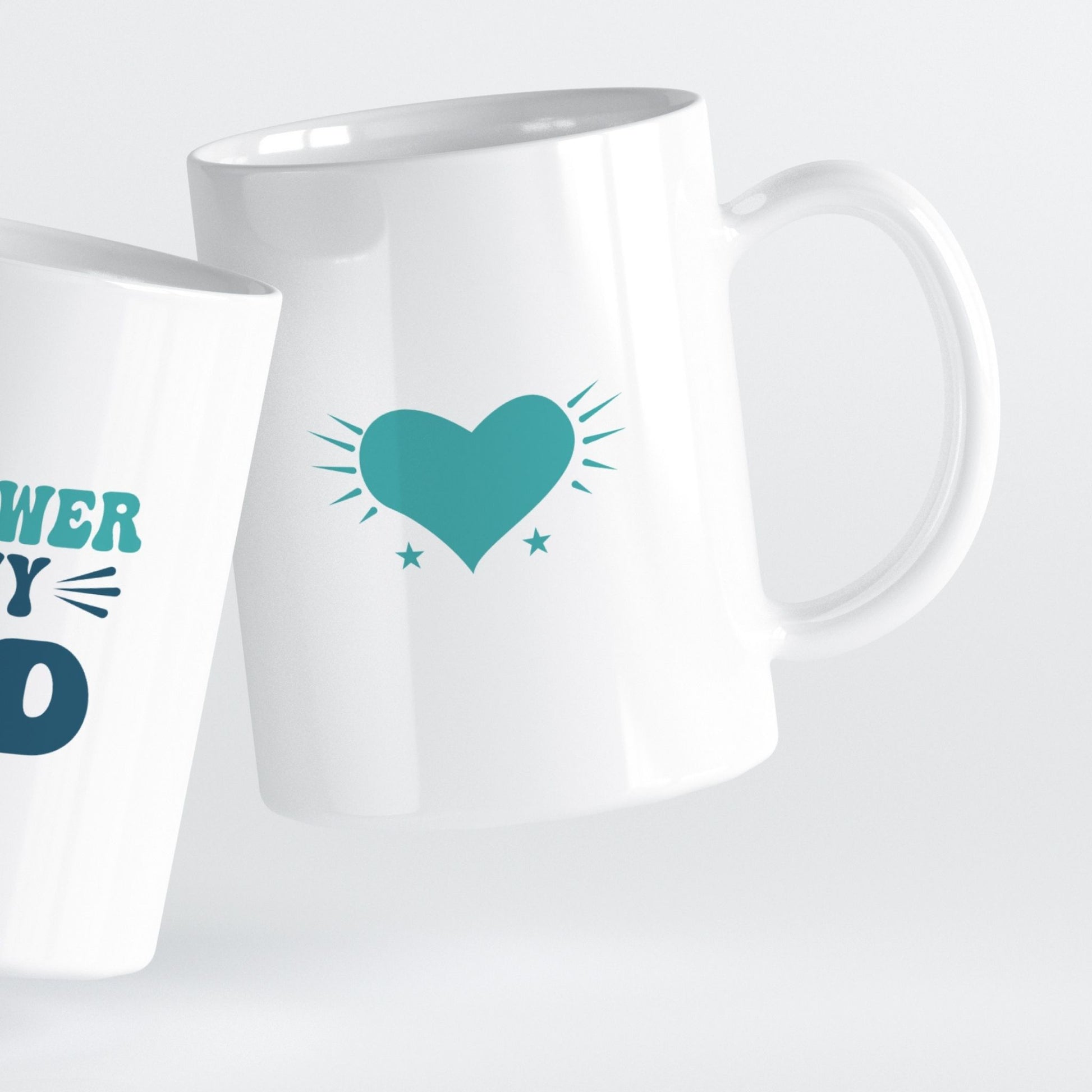 Et maskulint og moderne krus for pappaer som inspirerer styrke og trygghet.
Retrotypografi i blåtoner gjør dette til et iøynefallende design med mening.