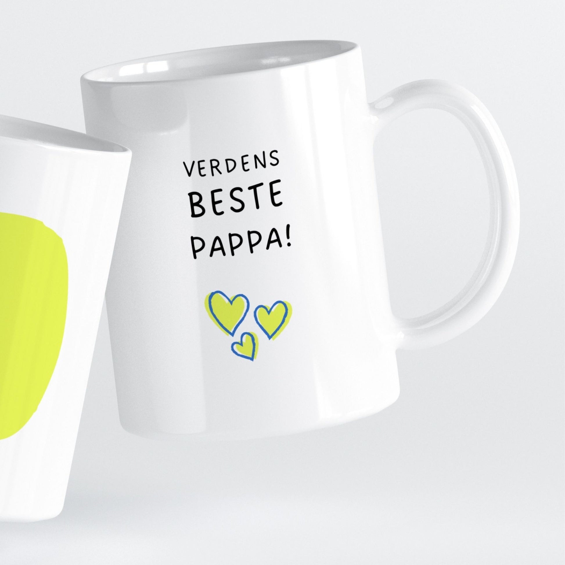 Et varmt og sjarmerende krus som sier det rett ut – verdens beste pappa!
Med et fargerikt og mykt motiv av far og barn, er dette en gave som sprer både glede og takknemlighet i hverdagen.