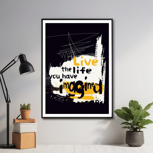 Dette unike motivet, med en grafisk graffiti illustrasjon av et hvitt dyrehode, fanger oppmerksomheten med sitt rå og kraftfulle uttrykk med den inspirerende setninger "Live the life you have imagined" Illustrasjonsfoto viser motivet som plakat i svart ramme.
