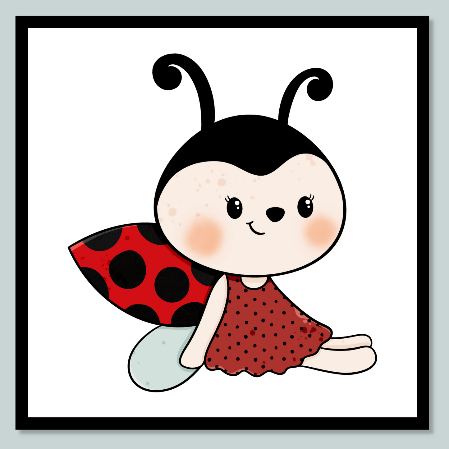 Grafisk illustrasjon av en marihøne-jente i rød kjole med sorte prikker. Hun har røde vinger med sorte prikker, og lyseblå vinger.