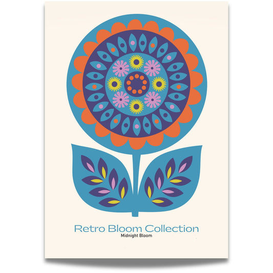 Midnight Bloom er en elegant og drømmende plakat med et blomstermotiv i blått, lilla og oransje.