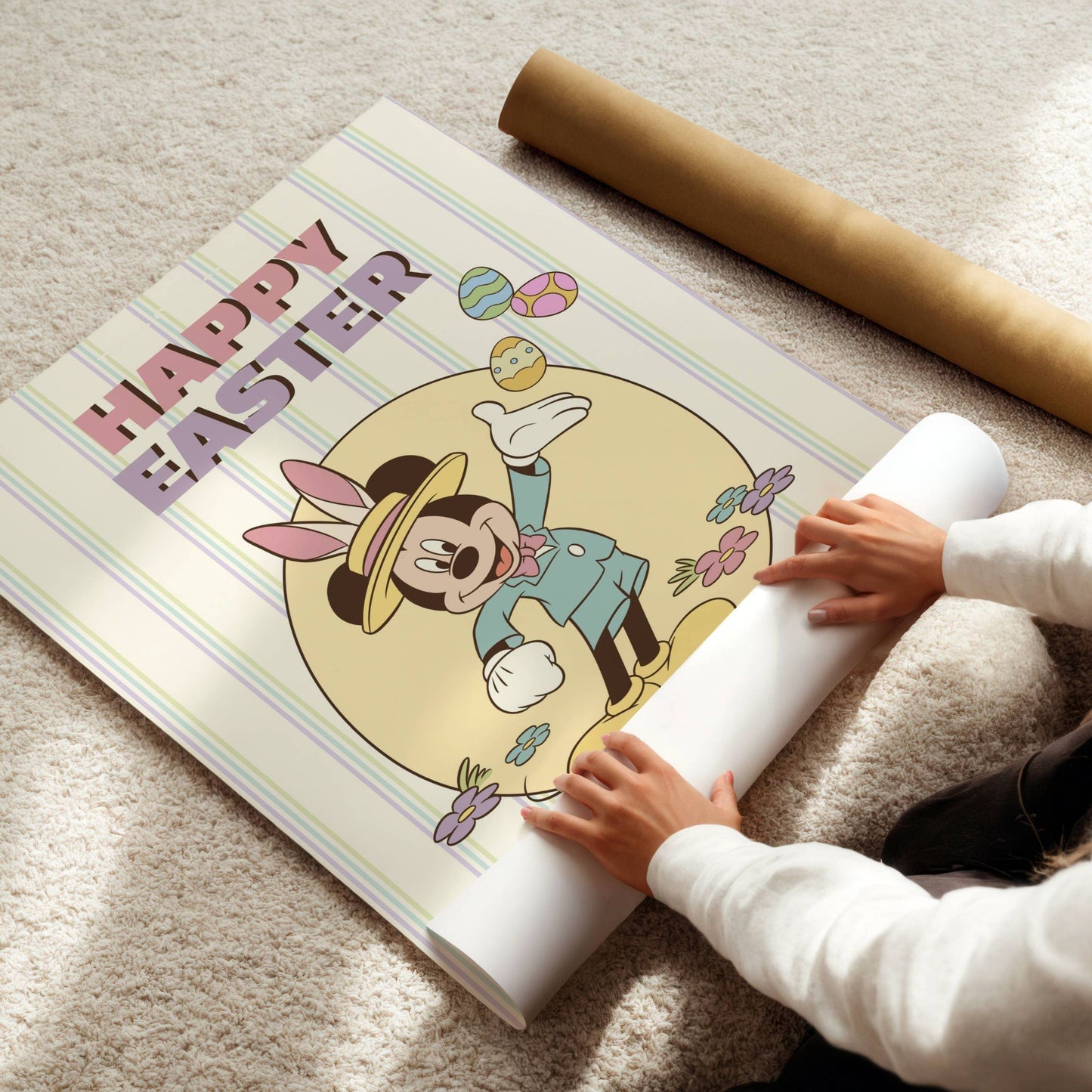 Happy Easter plakat, en herlig grafisk illustrasjon som bringer påskeglede inn i hjemmet ditt på en fargerik og livlig måte. Illustrasjon viser plakat uten hvit kant på print.