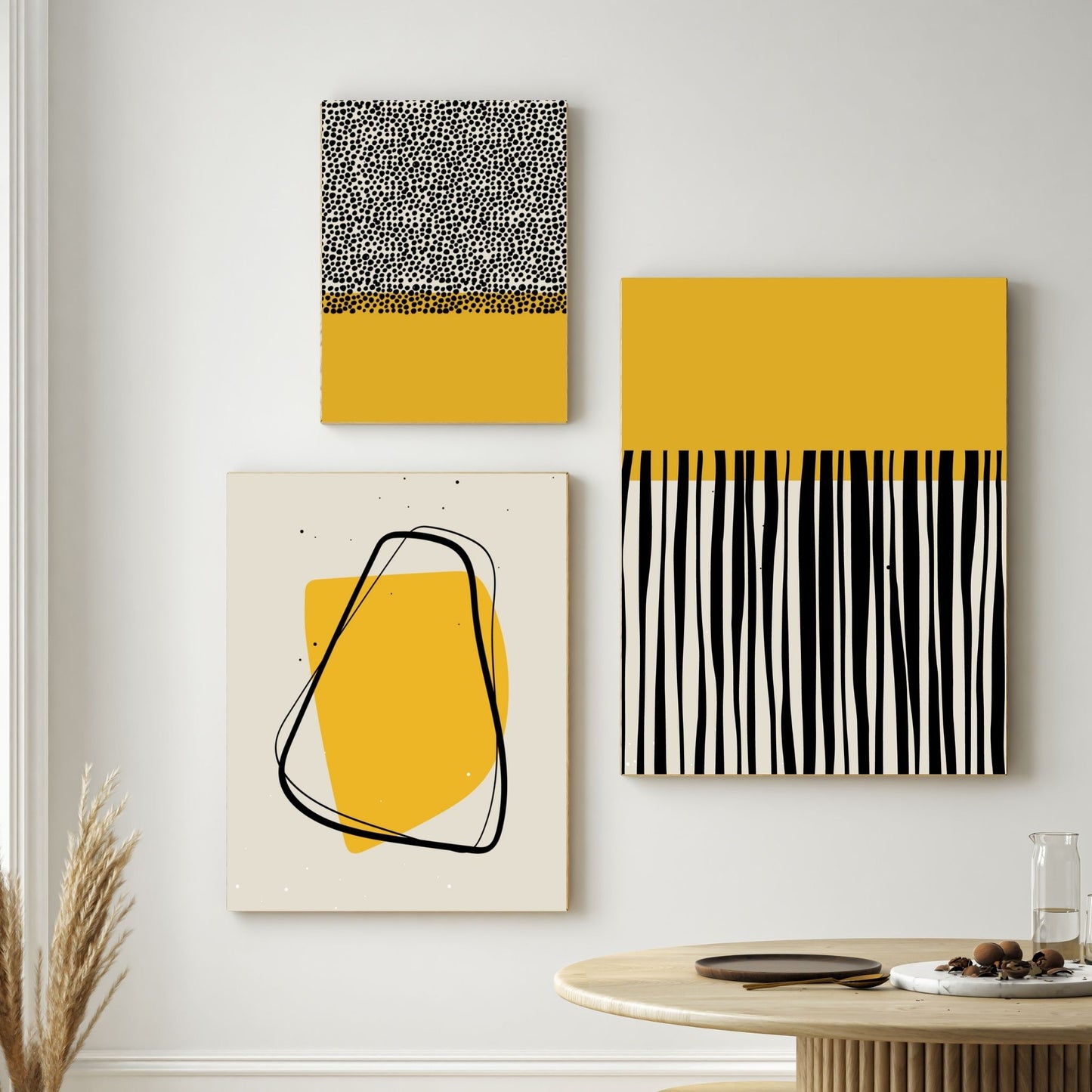 Grafisk abstrakte kunstplakat kombinerer elegant svart og gult på en subtil beige bakgrunn. Illustrasjonsfoto viser serien "Minimal Abstract Art Collection - Yellow" på lerret.