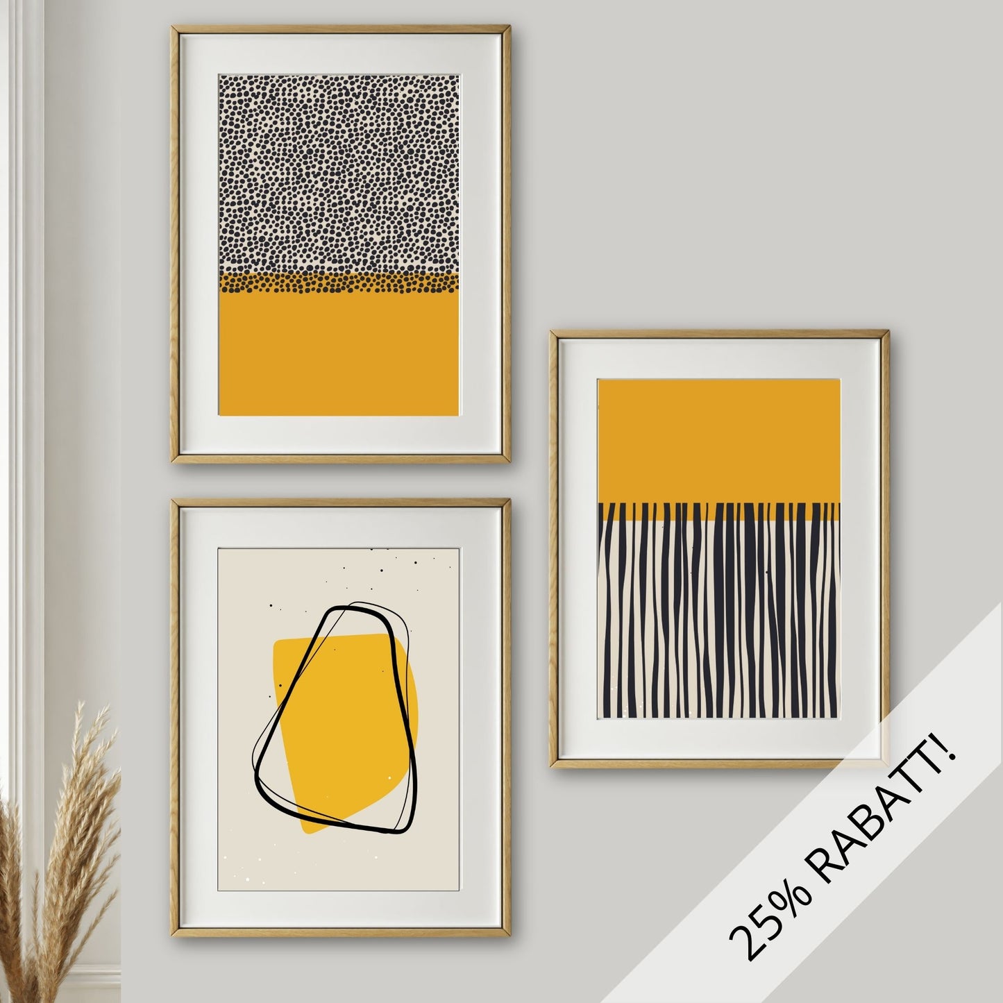 Grafisk abstrakte kunstplakat kombinerer elegant svart og gult på en subtil beige bakgrunn. Illustrasjonsfoto viser serien "Minimal Abstract Art Collection - Yellow" som plakat i treramme.