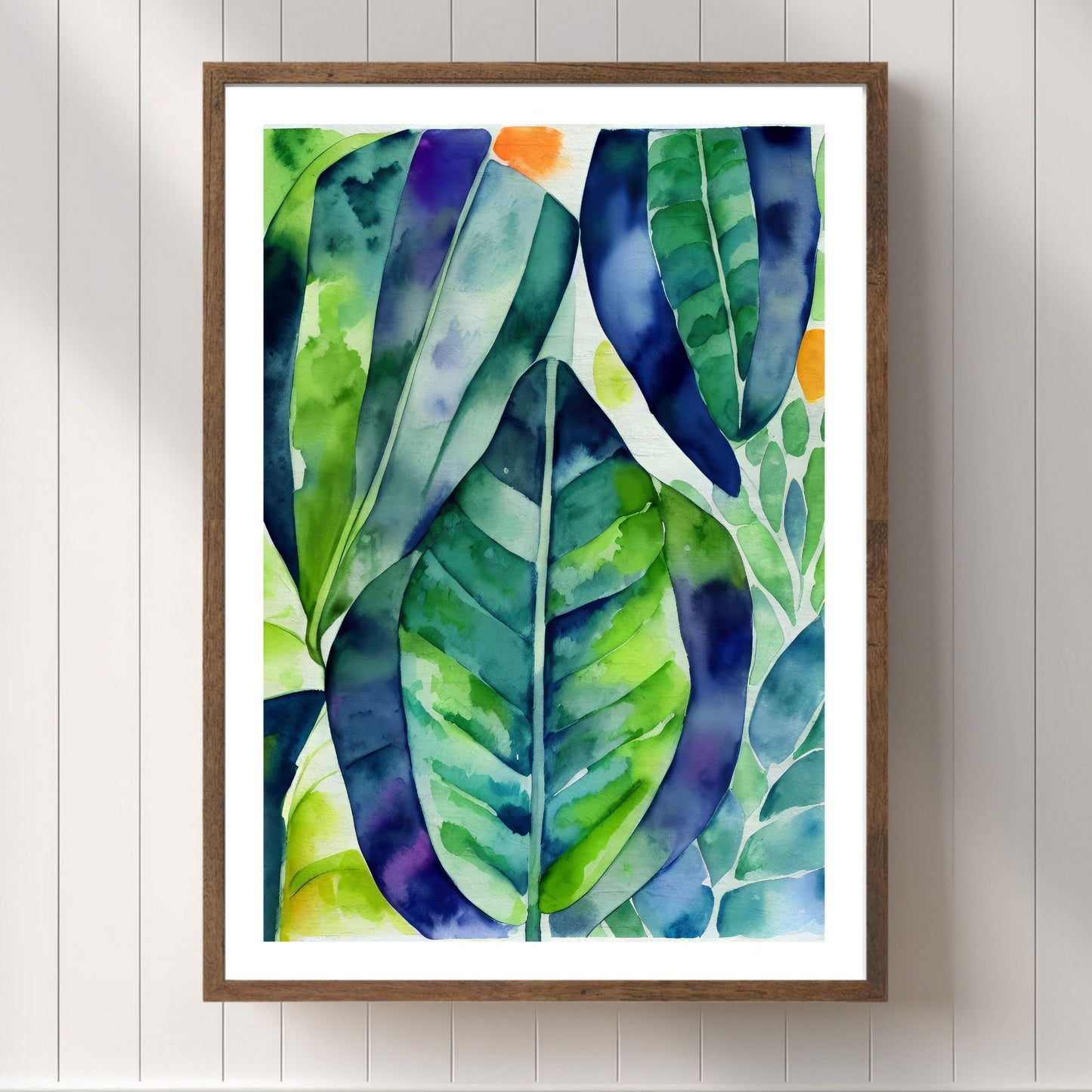 Unik grafisk akvarellen av fargerike Monstera blader som bringer liv, farge og naturlig skjønnhet inn i ethvert hjem. Illustrasjonsfoto viser motivet som plakat i brun ramme.