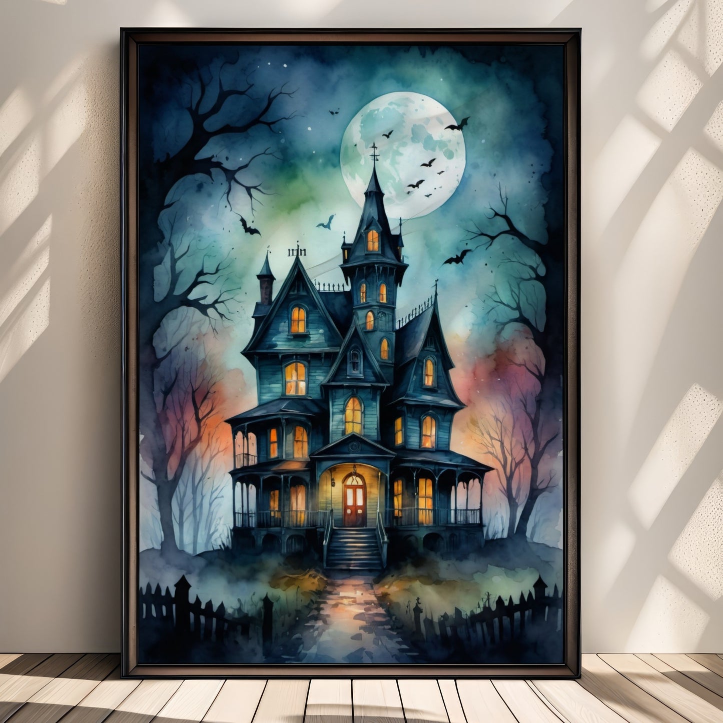 “Moonlit Mansion” viser et mørkt herskapshus badet i måneskinn. De glødende vinduene og de krokete trærne gir motivet en dramatisk og filmatisk stemning. Illustrasjon viser plakat uten hvit kant i sort ramme.