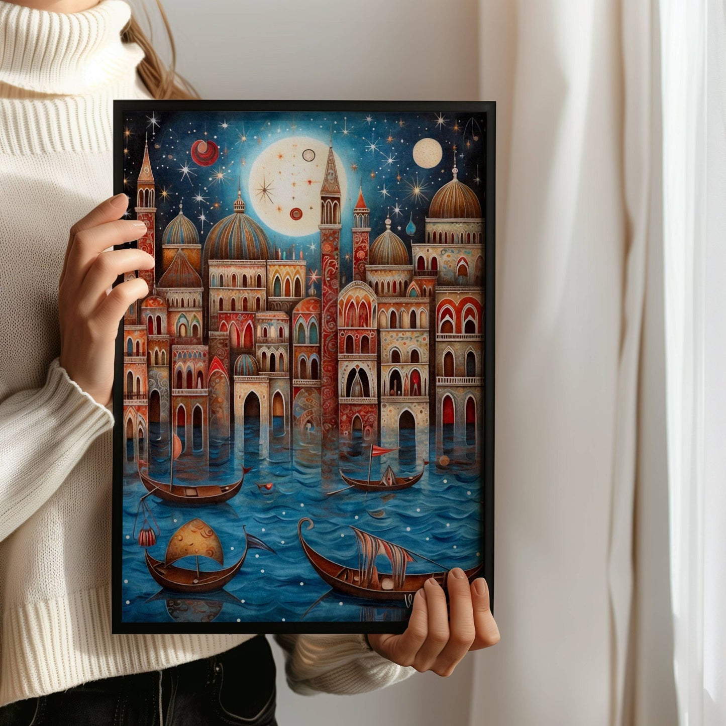 Ta med magien fra Venezia hjem med denne plakaten fylt med gondoler, måneskinn og arkitektur som flyter på vannet. Illustrasjonen viser plakat uten hvit kant sort ramme.