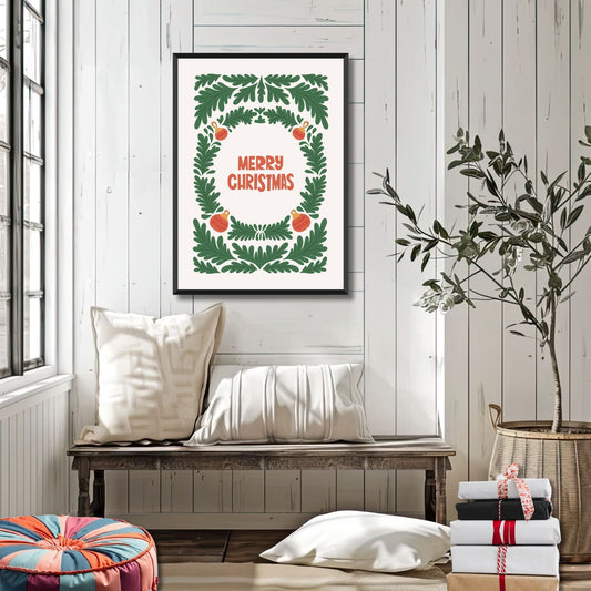 Dette tidløse designet viser en elegant grønn krans dekorert med julepynt, som omkranser teksten "Merry Christmas" i en varm rød farge. Illustrasjonsfoto viser plakat i sort ramme.