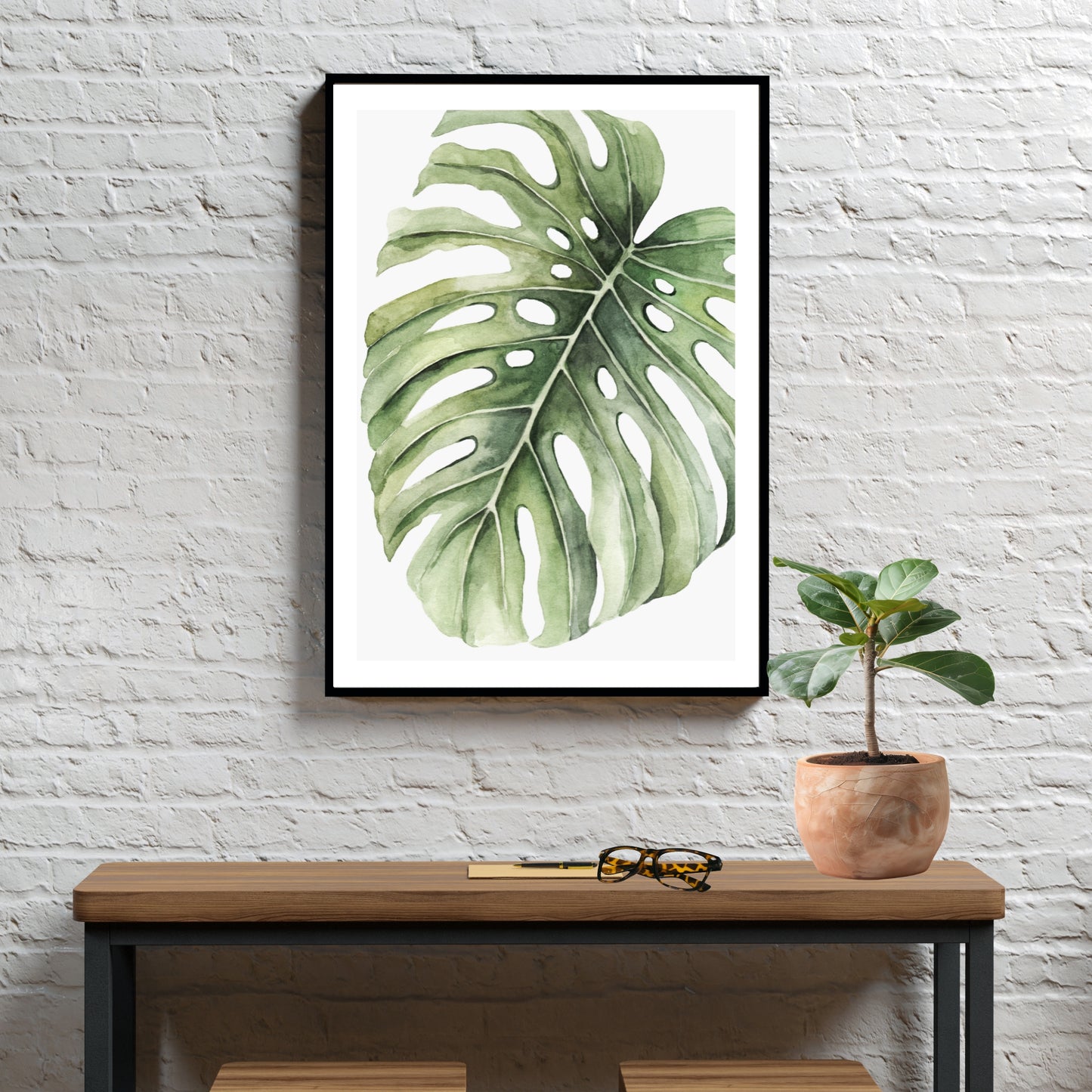Forny hjemmet ditt med et snev av naturens skjønnhet med vår grafiske akvarell "Monstera Leaf" plakat og lerret. Illustrasjonsfoto viser motivet som plakat i svart ramme.