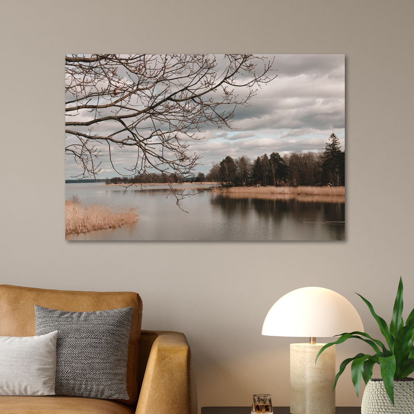 Dykk inn i en verden av sublim natur og opplev øyen Tidö-Lindös magi i april. Vårt unike bilde fanger øyeblikket av en vakker utsikt over vann, siv og holmer ved Mälaren. Illustrasjon som viser motivet på lerret.