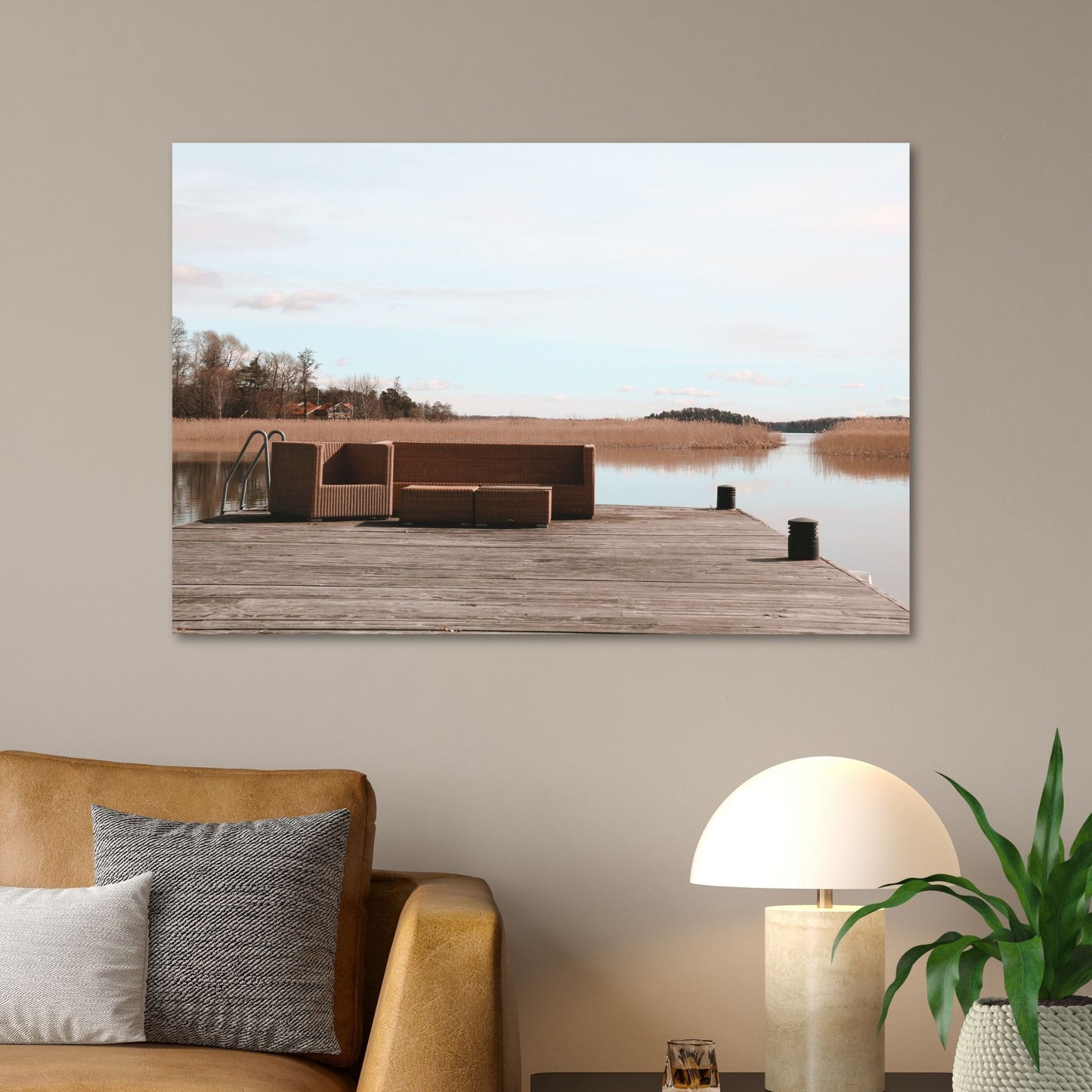 Dykk inn i en verden av sublim natur og opplev øyen Tidö-Lindös magi i april. Vårt unike bilde fanger øyeblikket av en privat brygge med en lounge guppe ved Mälaren. Illustrasjon som viser motivet på lerret.