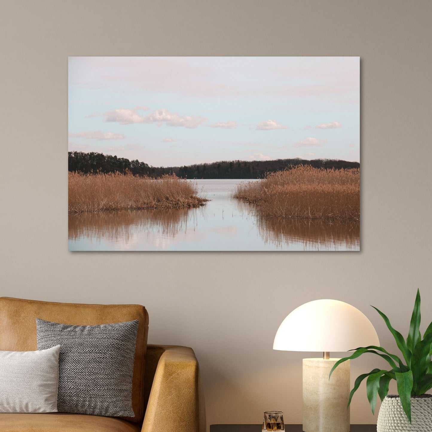 Dykk inn i en verden av sublim natur og opplev øyen Tidö-Lindös magi i april. Vårt unike bilde fanger øyeblikket av en vakker utsikt over vannet og sivet ved Mälaren. Illustrasjon som viser motivet på lerret.