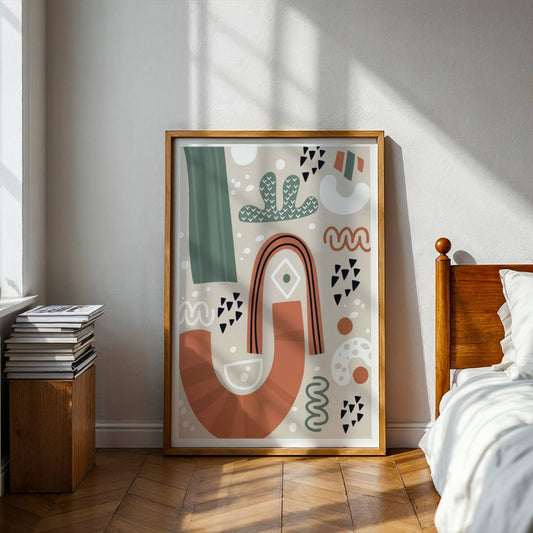 Nordic Abstractions No1 – grafisk plakat kombinerer geometriske former og jordnære farger. Illustrasjon viser plakat i eik ramme.