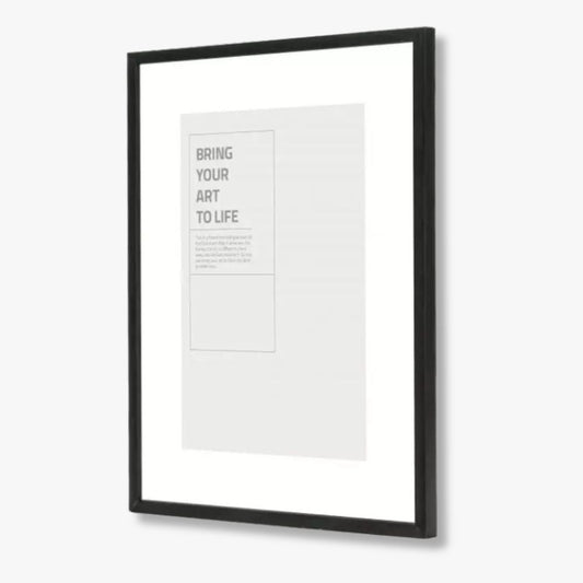 Oslo svart kvalitetsramme i ekte tre er en fin innramming av plakaten din. Profilbredde 12 mm, dybde på 18 mm. Leveres med plexiglass.