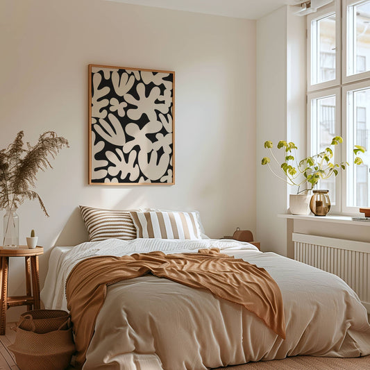 Organic Flow er en stilren og moderne plakat og lerret inspirert av den ikoniske Henri Matisse-stilen. Illustrasjon viser motivet som plakat i eik ramme.