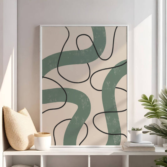 De flytende organiske linjene i dype grønntoner mot en varm beige bakgrunn skaper en rolig, men samtidig dynamisk estetikk som harmonerer med enhver interiørstil. Illustrasjon viser motivet som plakat i hvit ramme.