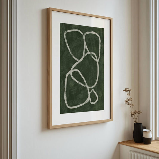 "Organisk Linjeflyt" er en sofistikert plakatserie som kombinerer abstrakt kunst med en minimalistisk tilnærming. Illustrasjon viser "Organisk Linjeflyt No1" i eik ramme.