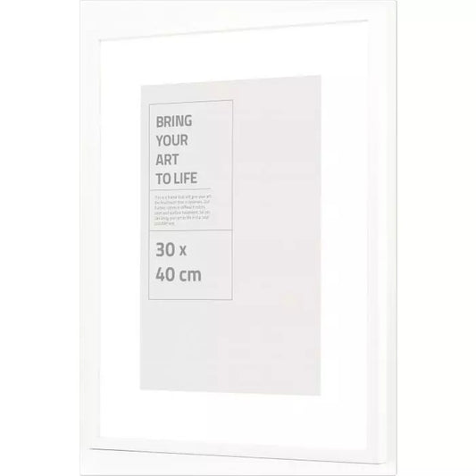 Oslo hvit kvalitetsramme i ekte tre er en fin innramming av plakaten din. Profilbredde 12 mm, dybde på 18 mm. Leveres med plexiglass.