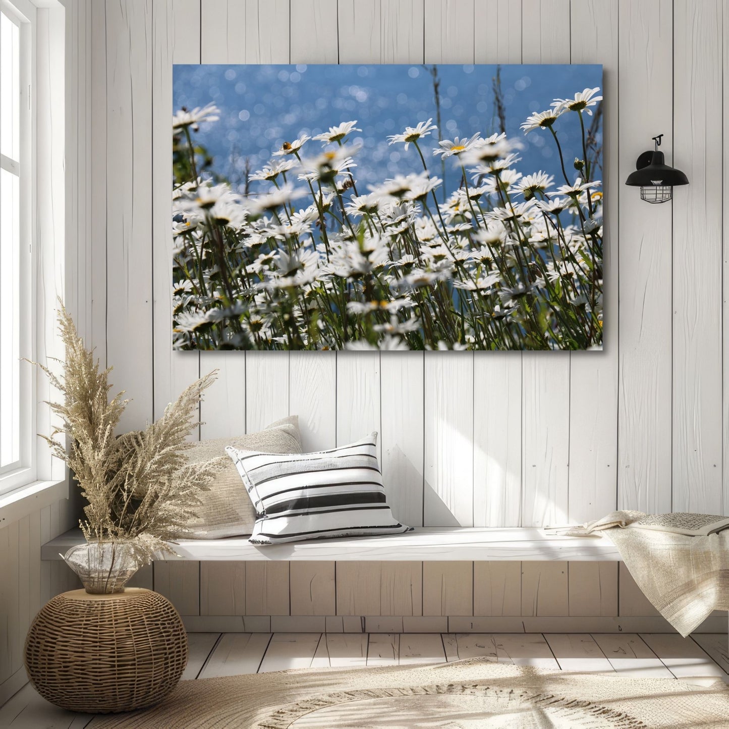 Dette fotografiet viser Prestekrageblomster med sine strålende hvite kronblad og solgule senter. Illustrasjonsfoto viser motivet på lerret.