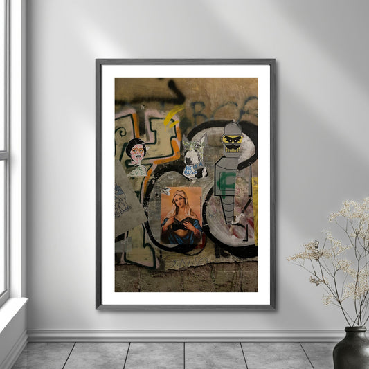 Paste up gatekunst. La deg bli fengslet av atmosfæren og den unike gatekunsten i Napoli. Dette levende bildet, tatt fra gamlebyen, gir deg en følelse av autentisitet og opplevelse av den lokale kulturen og et glimt av Napoletansk gatekultur. Illustrasjon viser motivet på lerret.