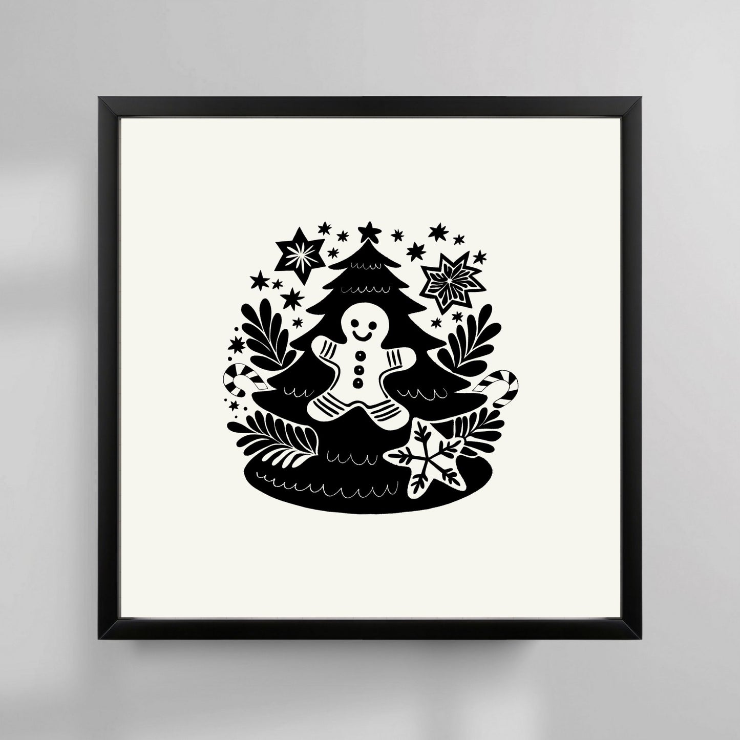 Denne plakaten kombinerer nostalgien av pepperkakebaking og julepynt med et elegant nordisk design. Illustrasjonsfoto viser plakat i sort ramme.