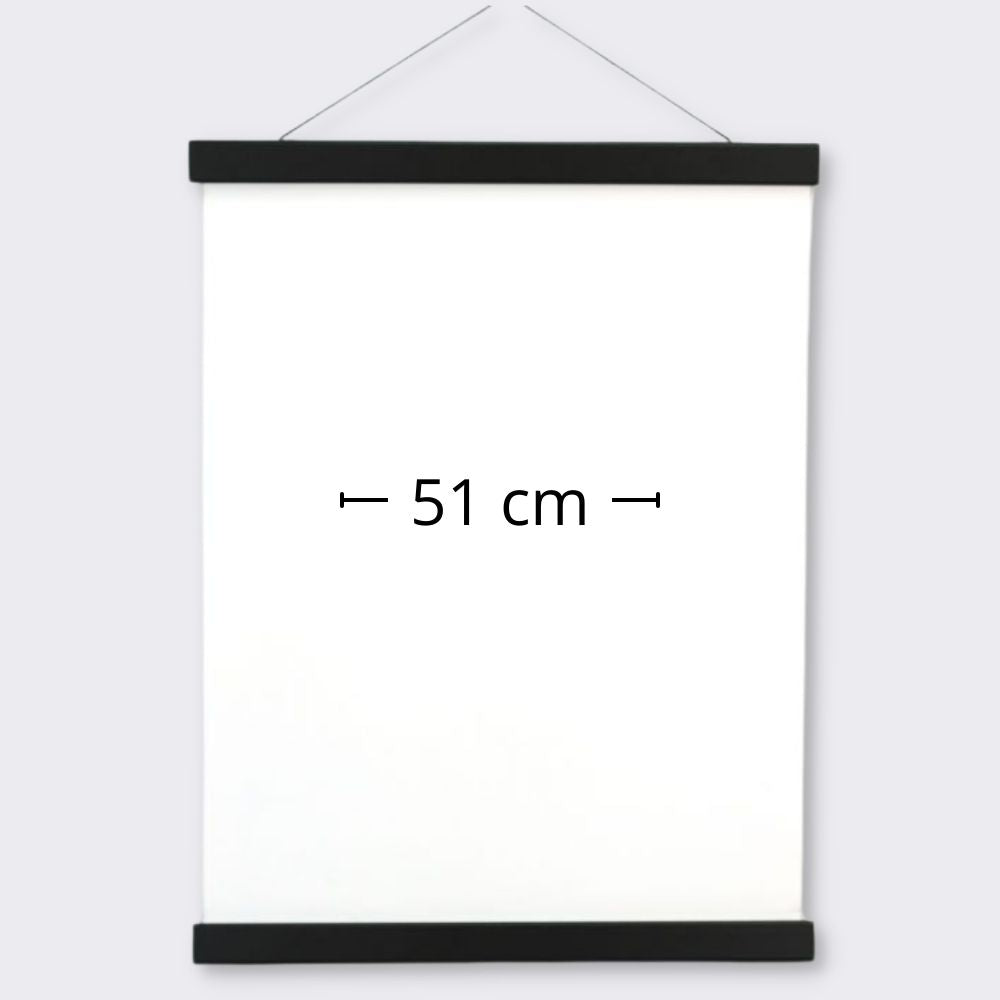 Plakatliste 51 cm i lakkert furu - farge sort. Profilbredde på 23 mm og dybde på 16 mm gir et stødig oppheng