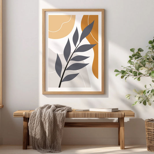 Quiet Branch botanisk boho-plakat i eikeramme over trebenk i lyst nordisk interiør