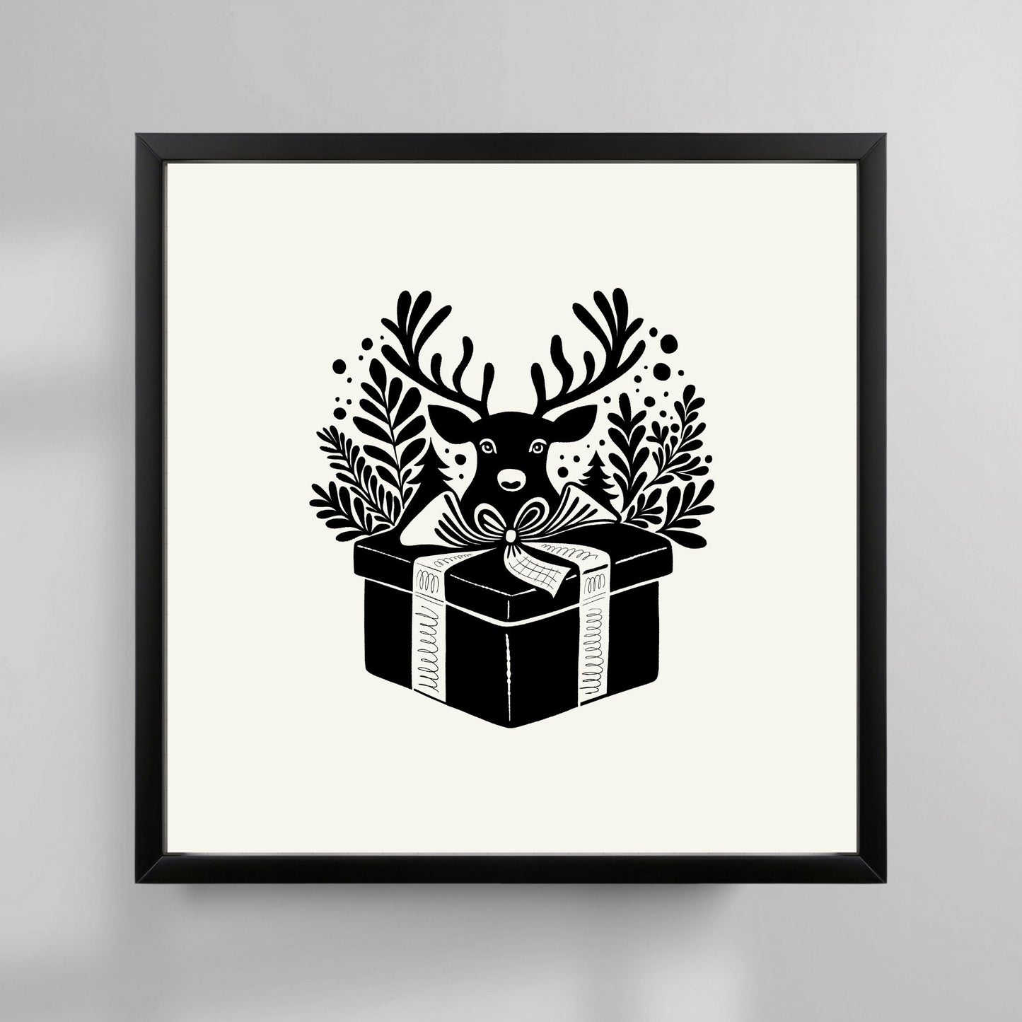 Denne plakaten er preget av et elegant motiv med reinsdyr i skandinavisk design, som fremhever vinterens ro og naturens skjønnhet. Illustrasjonsfoto viser plakat i sort ramme.