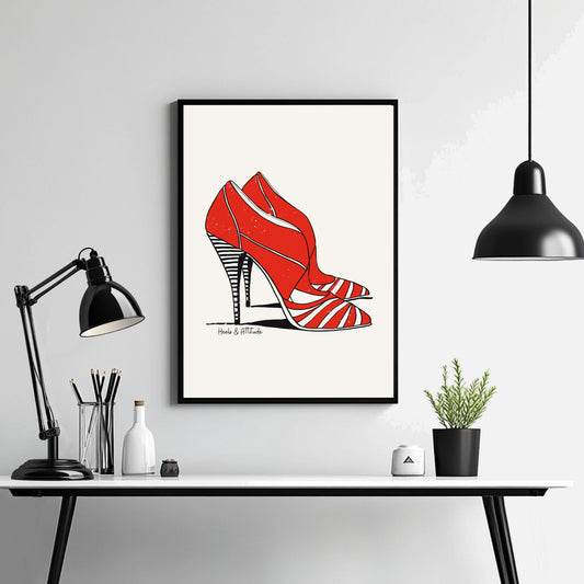 Retro rødt med høy stil er en plakat for deg som elsker 60-tallsinspirert design. Illustrasjon viser plakat i sort ramme.