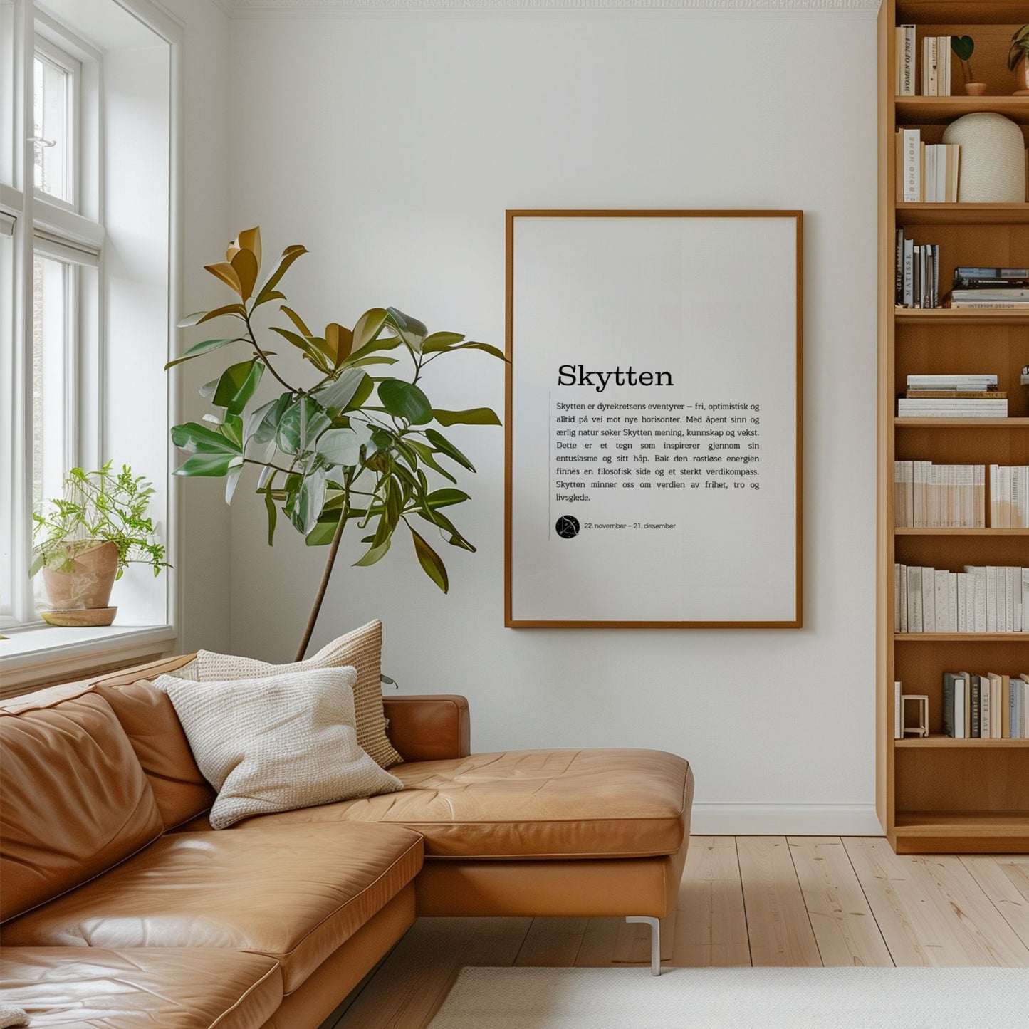 Minimalistisk stjernetegnplakat for Skytten med typografisk tekst og rolig, nordisk uttrykk. Plakat i eik ramme på en stue.