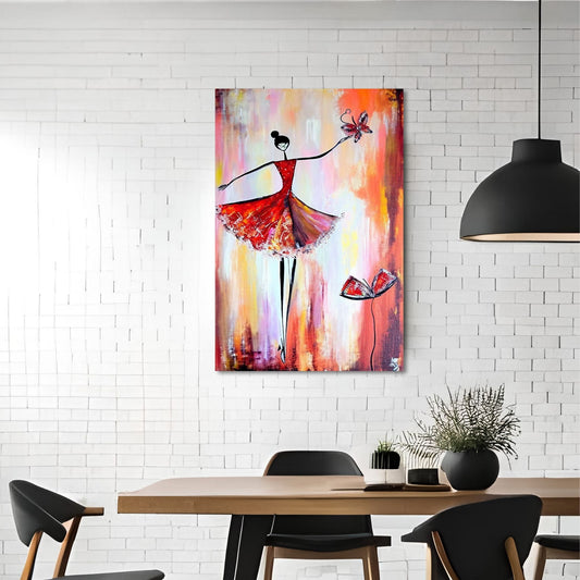 Dette grafisk abstrakte maleriet av en dame i en rød kjole står som et symbol på styrke og skjønnhet mot en bakgrunn av livlige rød-oransje fargetoner. Illustrasjon viser motivet på lerret som henger på en vegg.