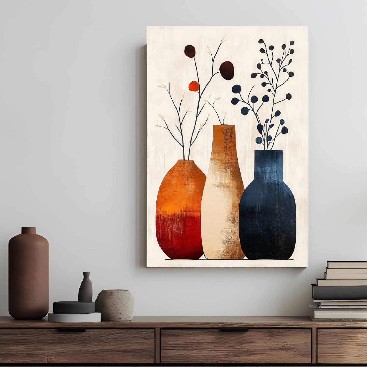 Earth Elegance - tre blomstervaser med en fargerik palett av brente jordtoner og kontrasterende blått tilfører dette kunstverket en tidløs varme til interiøret ditt. Illustrasjon viser motivet på lerret.