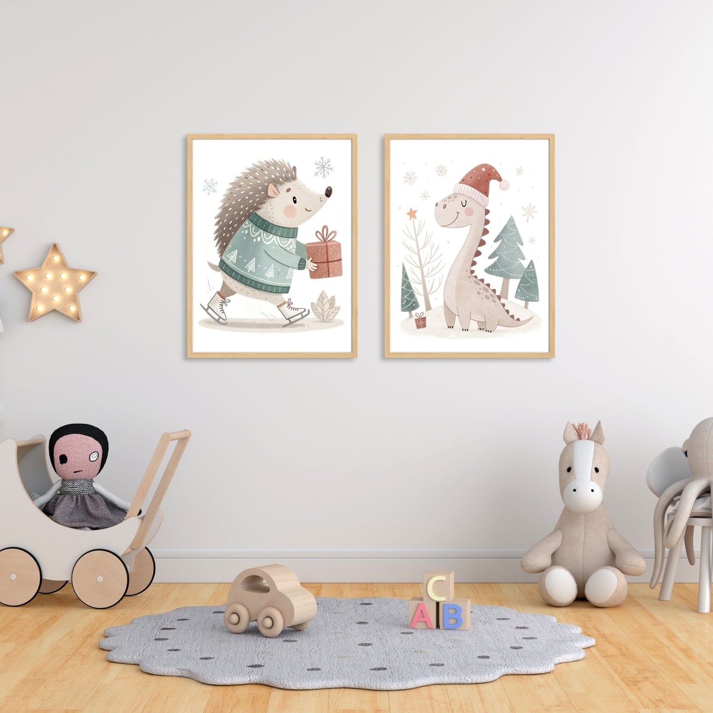 små julevenner – pinnsvin på skøyter med gave. illustrasjon viser pinnsvin og dino i rammer på et barnerom