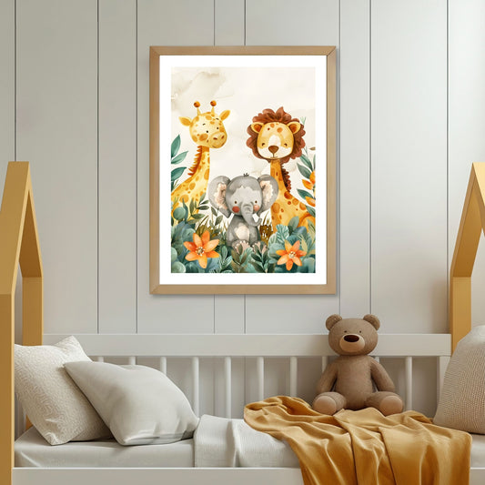 Grafiske motiv til barna som byr på søte sjiraffer, løver, pandaer og elefanter i deres naturlige habitat. Illustrasjonsfoto viser motivet som plakat i lys ramme.