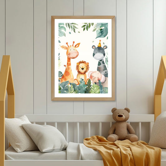 Grafiske motiv til barna som byr på søte sjiraffer, løver, pandaer og elefanter i deres naturlige habitat. Illustrasjonsfoto viser motivet som plakat i lys ramme.