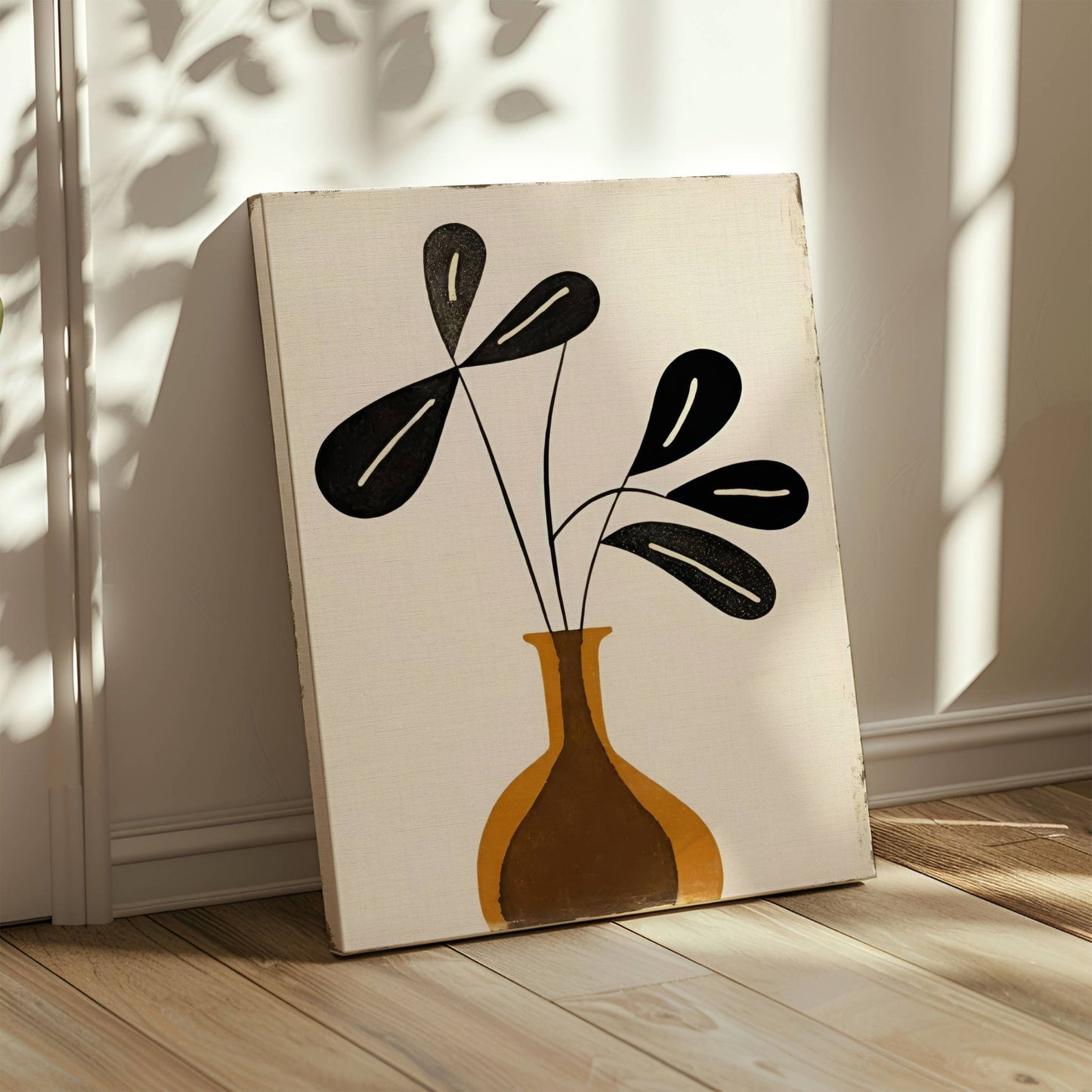 Vintage Vase er en elegant tolkning av klassisk botanisk kunst, der en stilisert vase med flytende organiske linjer skaper en sofistikert og varm estetikk. Illustrasjon viser motivet på lerret.