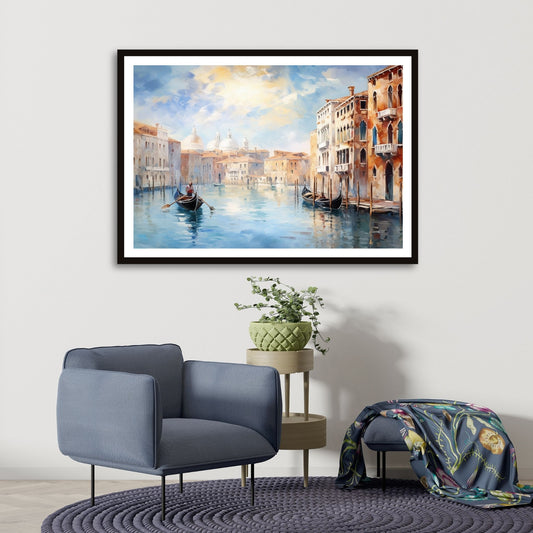 Grafisk maleri. Utforsk den romantiske skjønnheten med vår Venezia plakat og lerret. Dykk inn i det pulserende hjertet av Italia mens du tar inn synet av gondoler som glir stille gjennom kanalene og de fargerike bygningene som speiler seg i det stille vannet. Illustrasjon som viser motivet som plakat i sort ramme.
